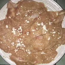 Taburi sedikit tepung supaya daging lebih juicy. 
Marinasi minimal selama 2 jam.