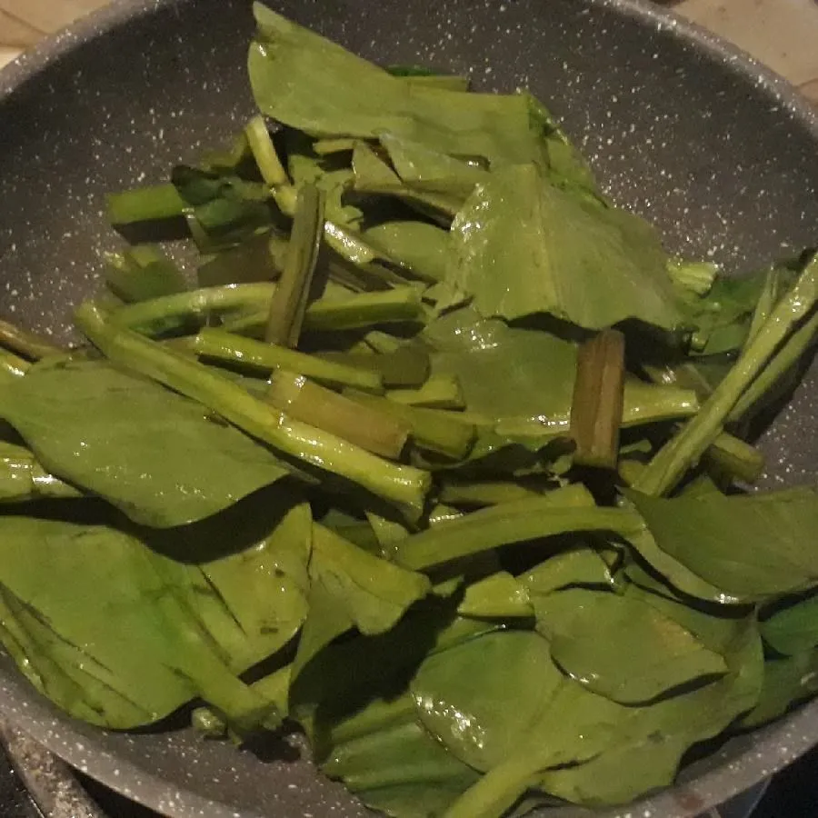 Step 3 Tumis Genjer Udang