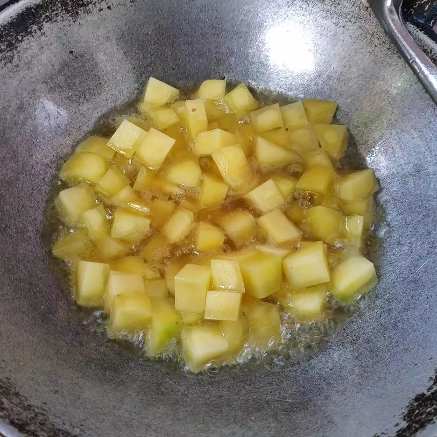 Step 2 Tumis Kentang Sosis Saus Tiram