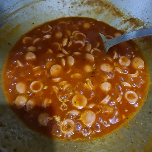 Masak hingga matang dan koreksi rasa. Sajikan saus bolognese beserta spaghetti.