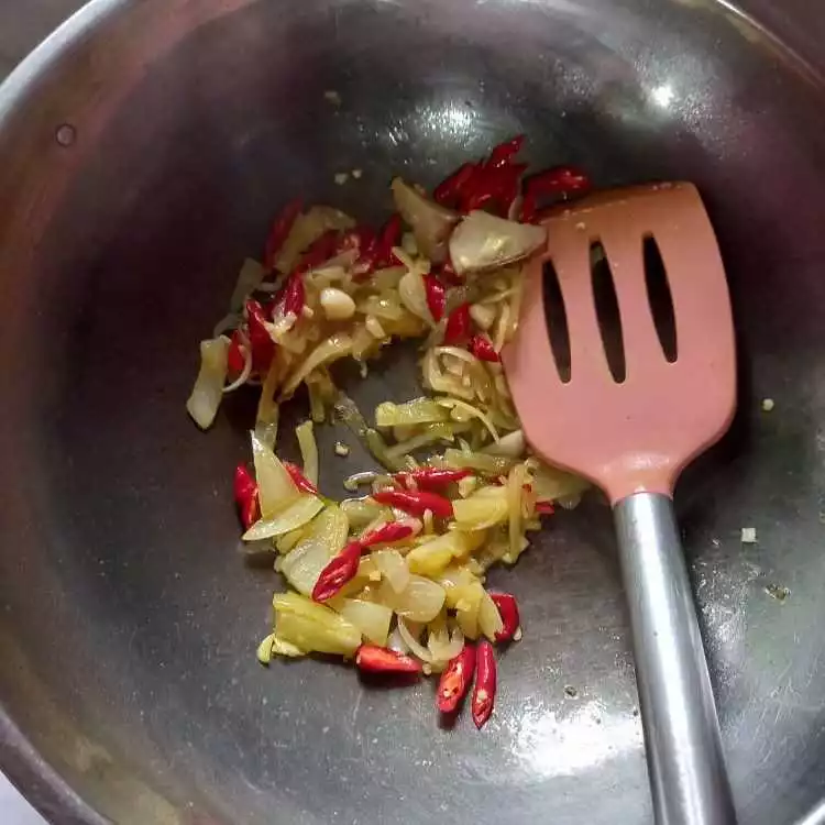 Step 1 tumis kangkung ayam saus tiram