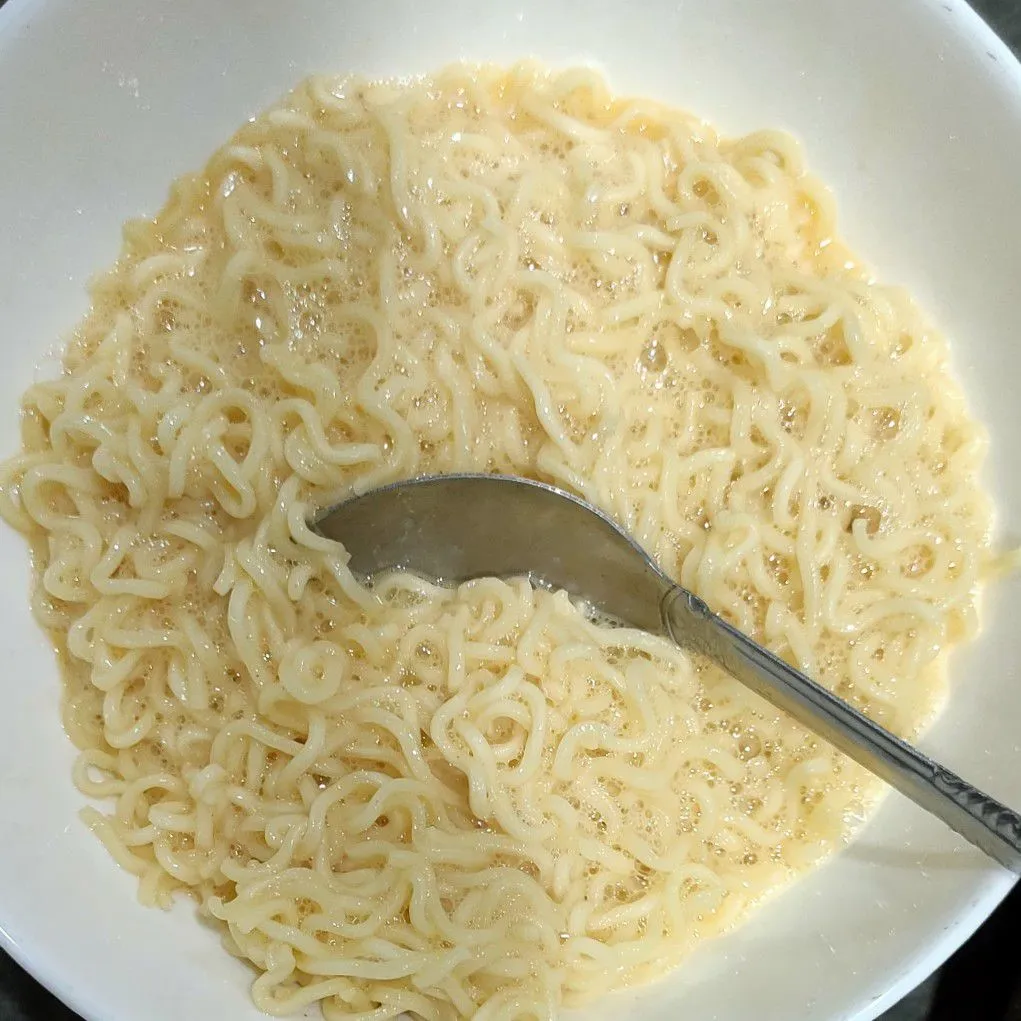 Step 5 Pizza Mie Telur