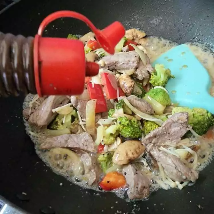 Step 5 Tumis Daging Paprika Jamur