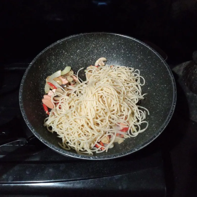 Step 4 Spaghetti Aglio Oleo
