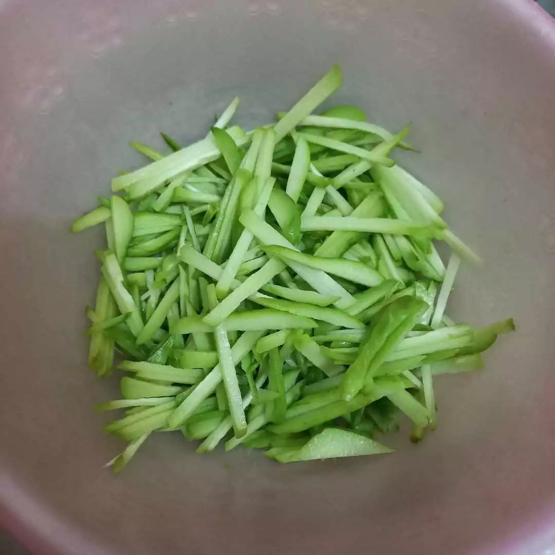 Step 1 Tumis Labu Siam Saus Bulgogi Pedas