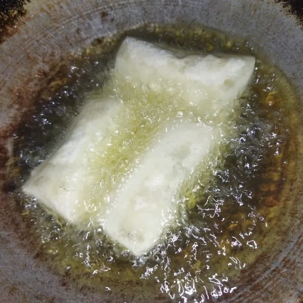 Lalu goreng hingga matang.