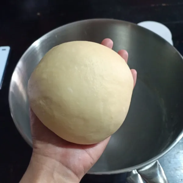 Bulatkan adonan, diamkan sampai mengembang 2 kali lipat.