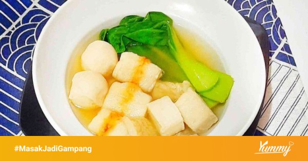 hidangan steamboat dengan kuah kaldu udang