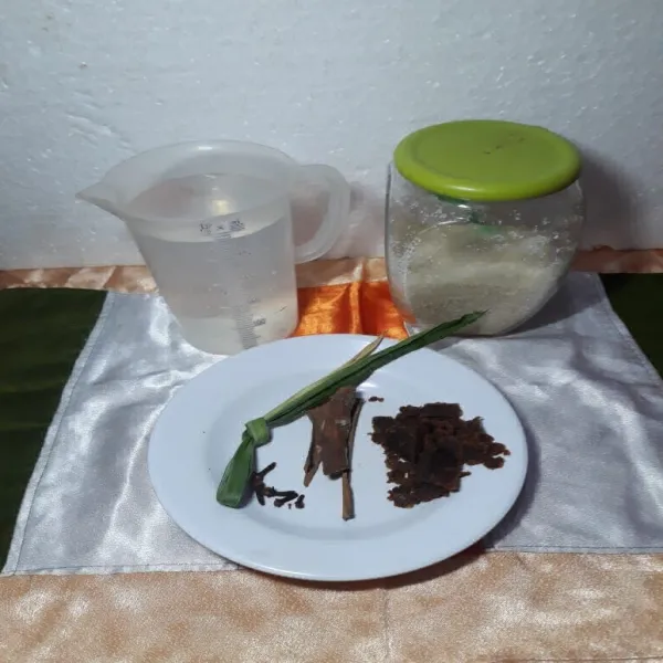 Siapkan bahan-bahan lainnya.