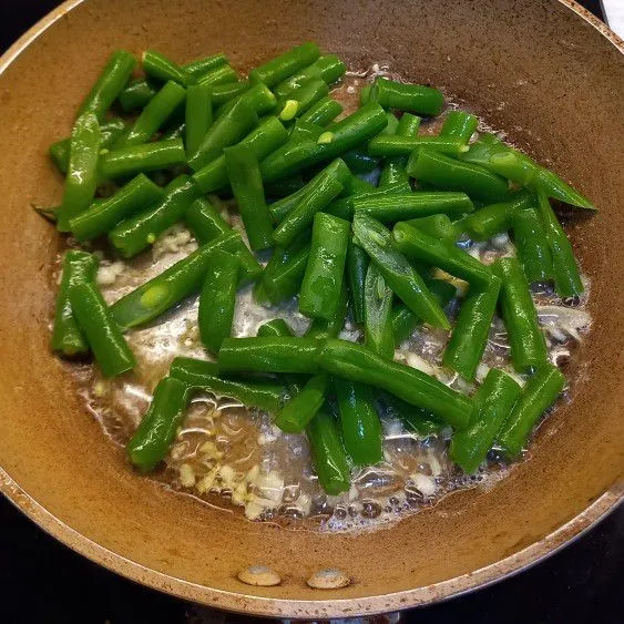Step 4 Buncis Garlic