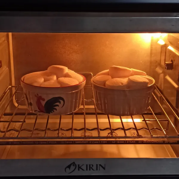 Panggang dalam oven dengan suhu 200°C selama 25-30 menit.