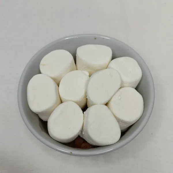 Beri marshmallow di atasnya.