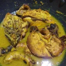 Campur semua bahan ungkep, ungkep ayam hingga kering.