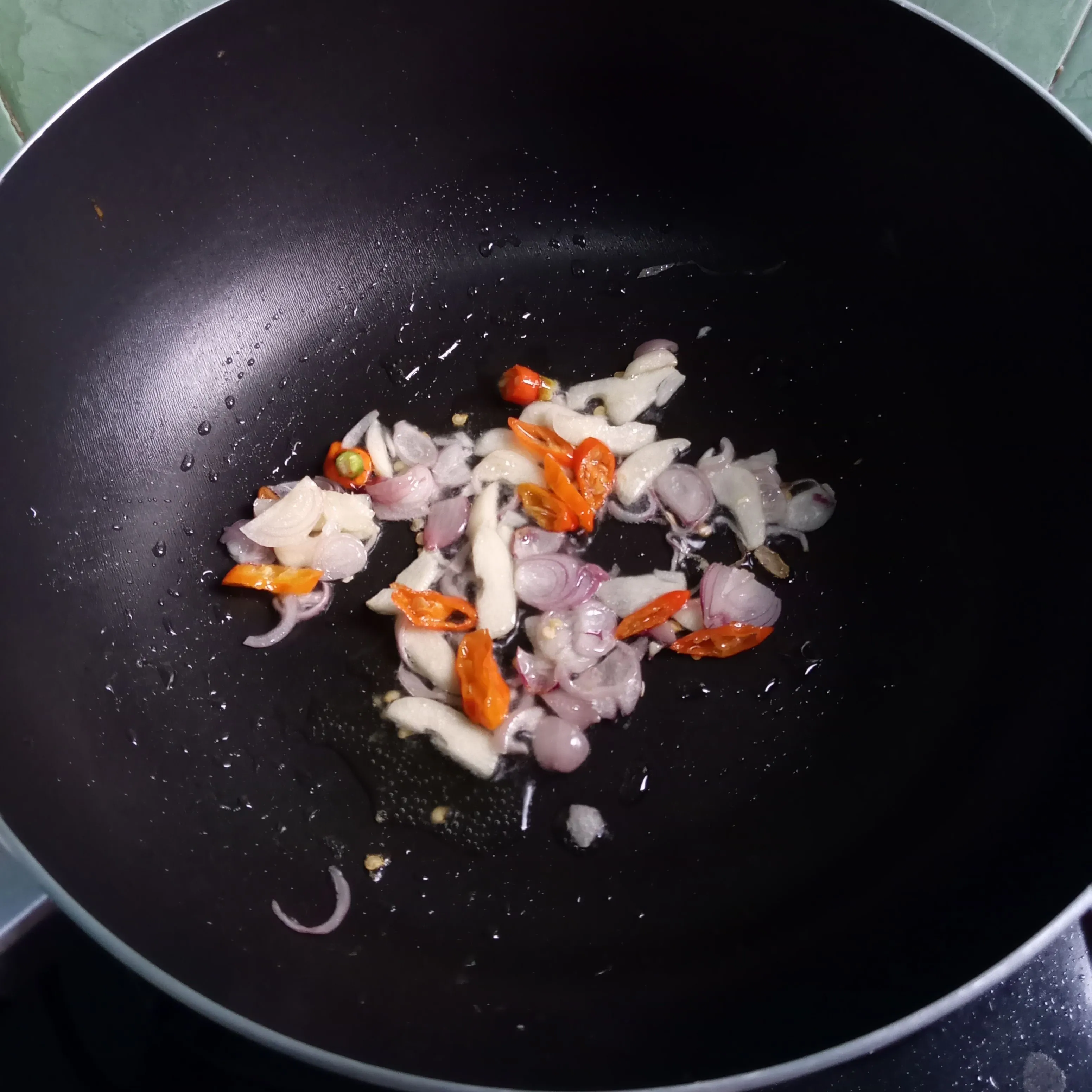 Step 3 Pokcoy Siram Batang Jamur