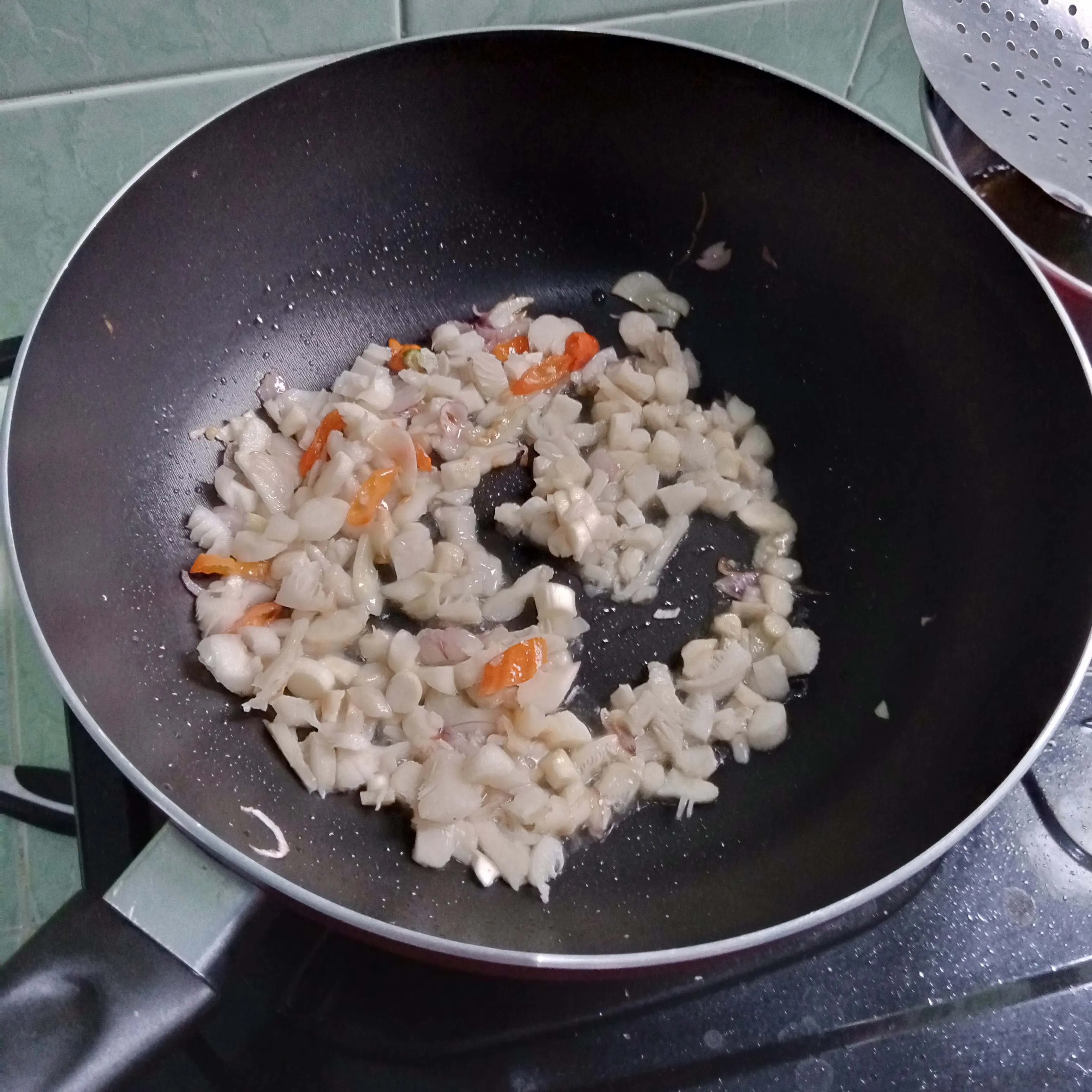 Step 4 Pokcoy Siram Batang Jamur