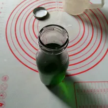Setelah suhu ruang, saring buang ampasnya. 
Simpan dalam botol.
Sajikan dingin lebih nikmat.