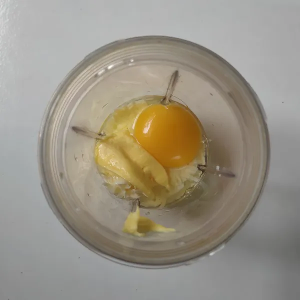 Blender keju, telur dan margarin.
