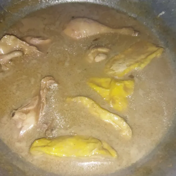 Masak dengan api sedang.