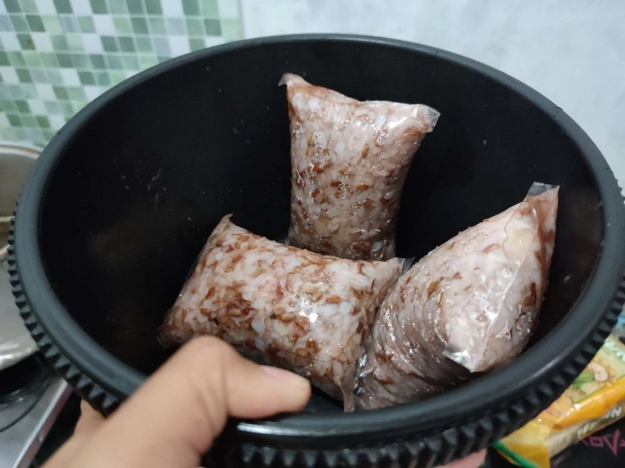 Step 7 Lontong Plastik Beras Merah