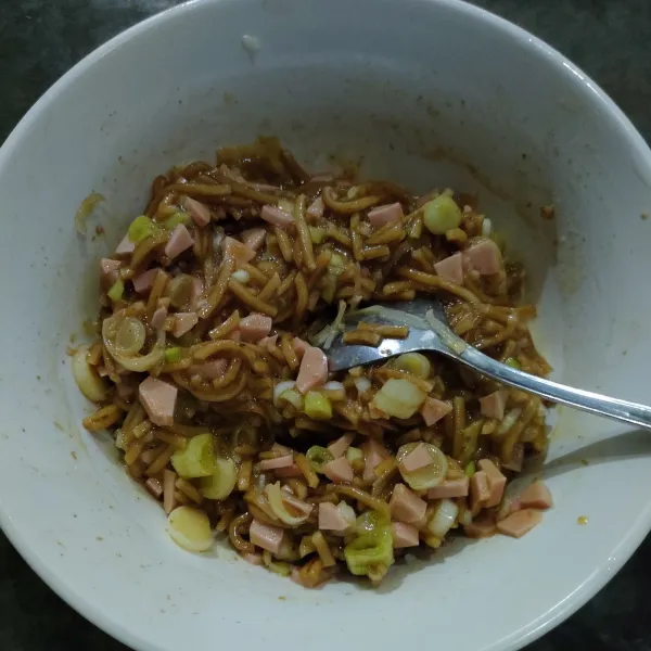 Aduk sampai bahan tercampur rata.