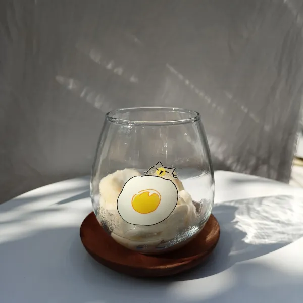 Masukkan buah sirsak dalam gelas.