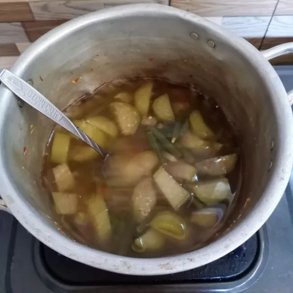 Masak sebentar, cek rasa. angkat dan sajikan.