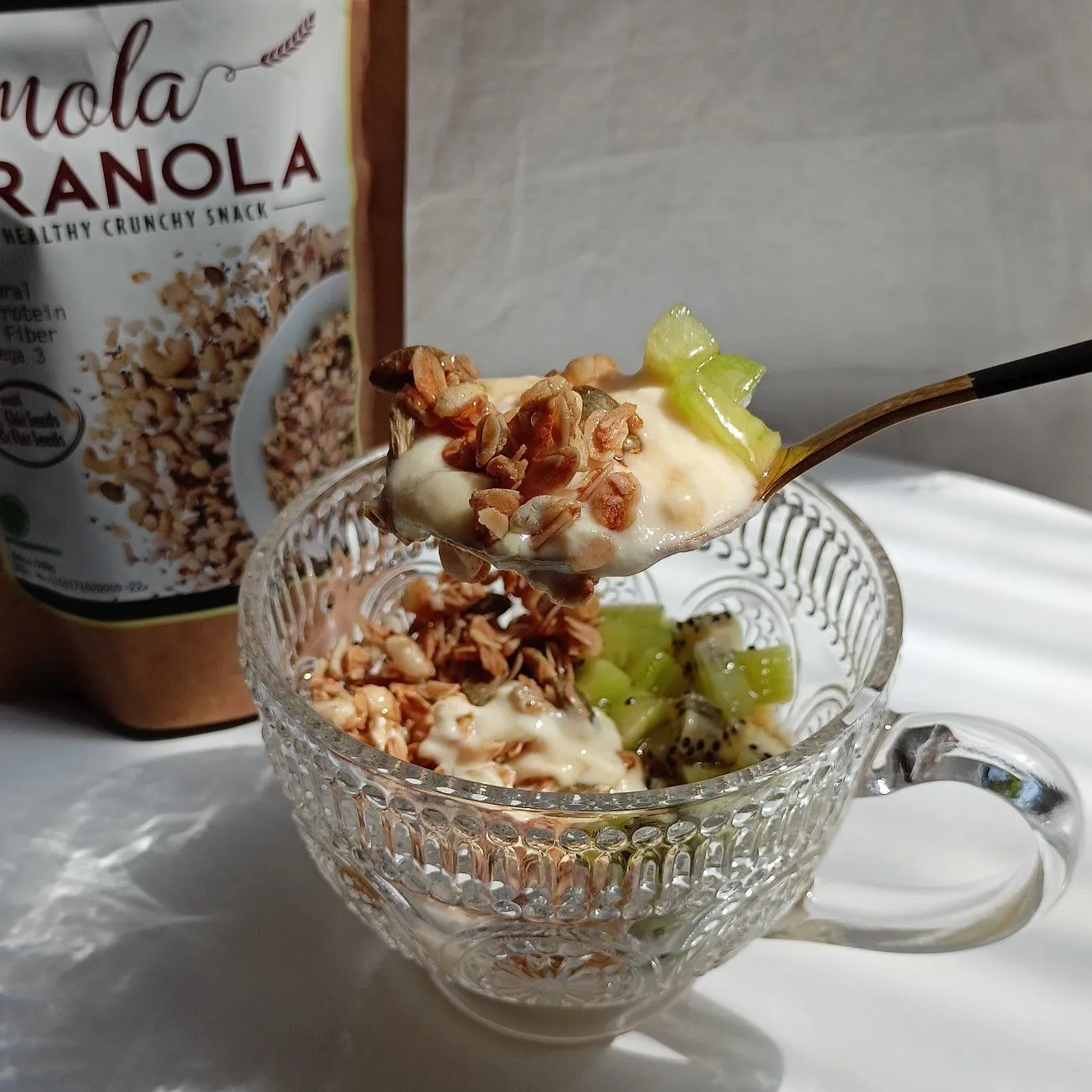 Step 5 Yogurt Granola Kiwi