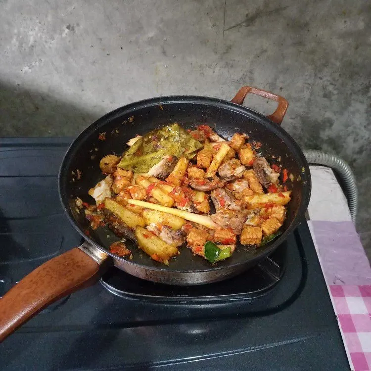Step 5 Balado Tuna Tempe dan Kentang