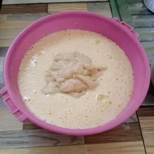 Kemudian masukkan blenderan pisang dan santan tadi, aduk rata.