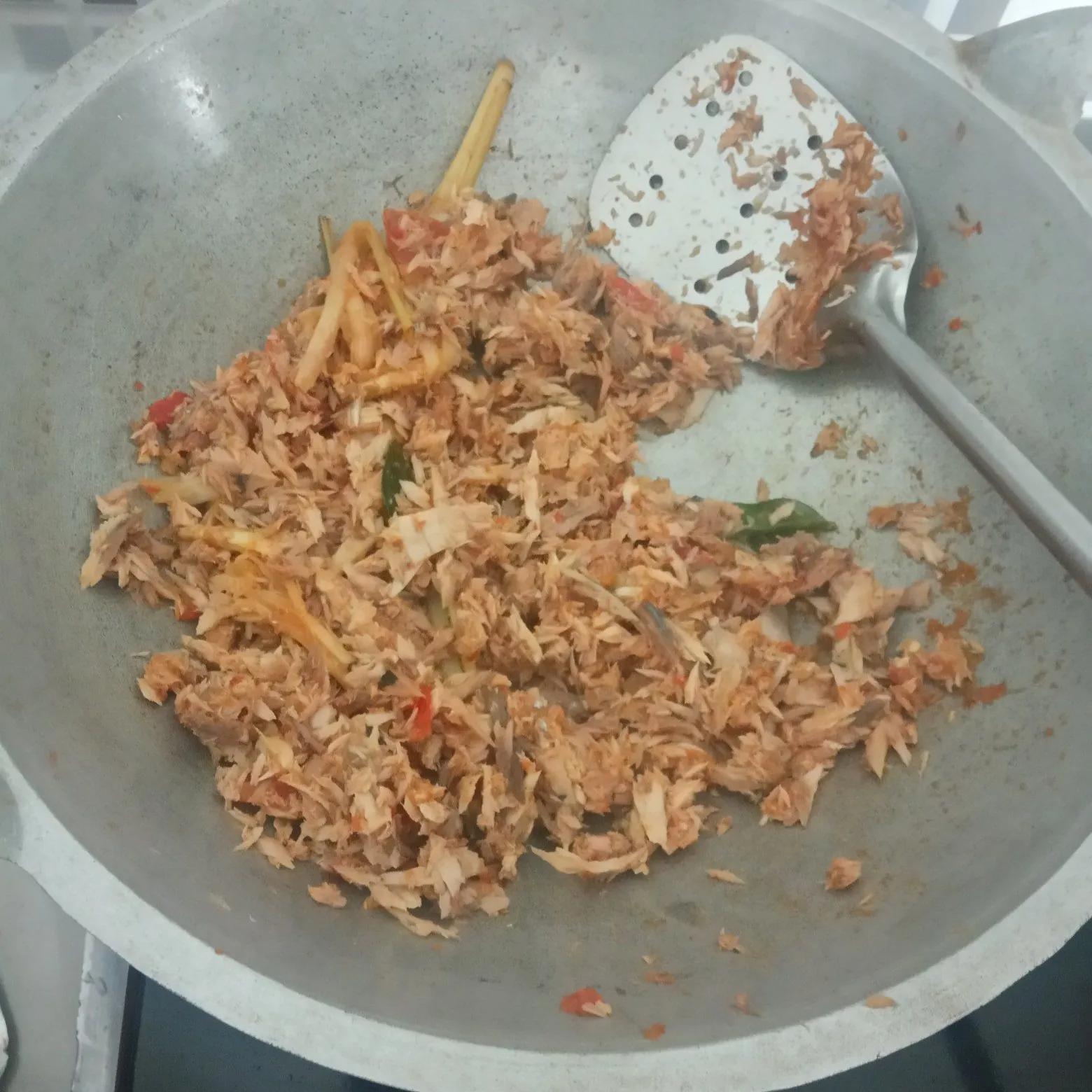 Step 5 Ikan Tongkol Suwir Masak Kemangi