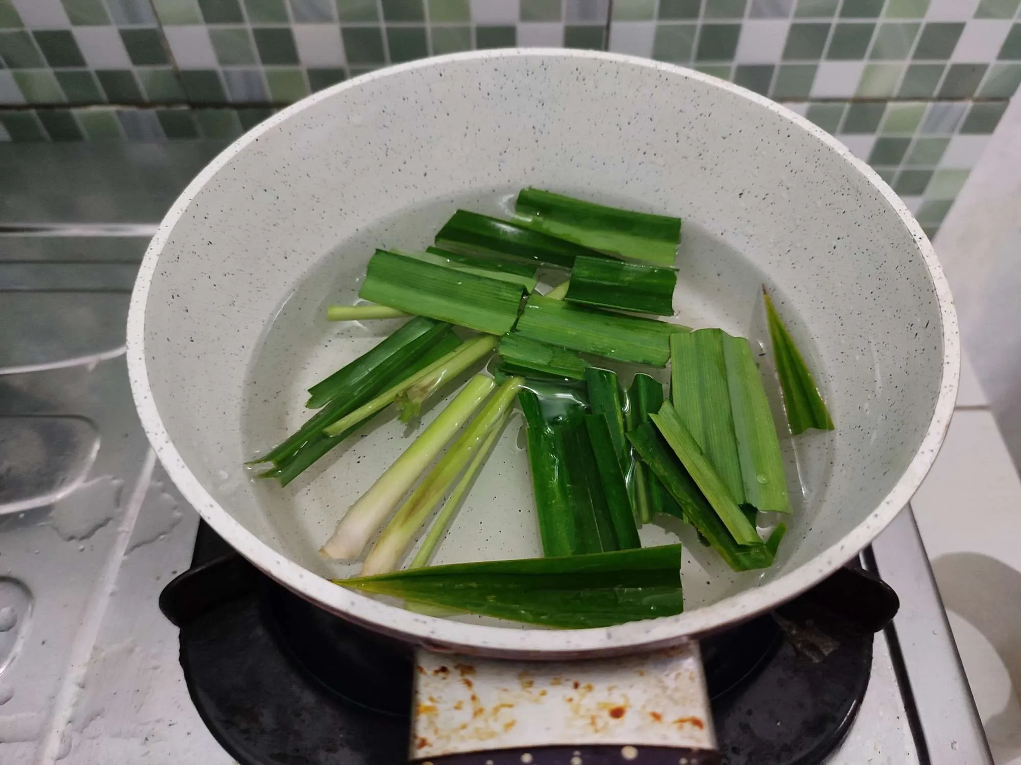 Step 1 Lemongrass Pandan Tea ala Thailand
