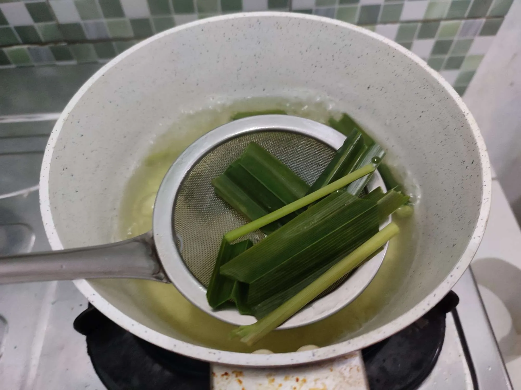 Step 4 Lemongrass Pandan Tea ala Thailand
