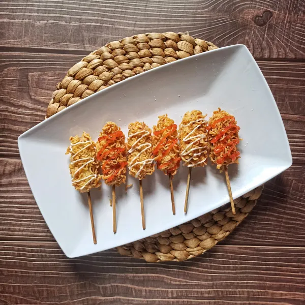 Sajikan dengan saus tomat, saus sambal, mayonnaise sesuai selera.