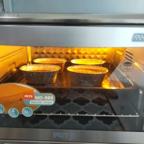 Panggang dalam oven dengan suhu 200'c ( sesuai oven masing-masing) 15-17 menit, matikan api biarkan tetap dalam oven selama 5 menit.