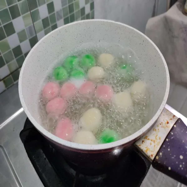 Rebus hingga dango matang, ditandai dengan adonan dango mengapung.