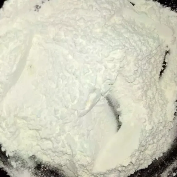 Sangrai tepung beras selama -/+ 3 menit.