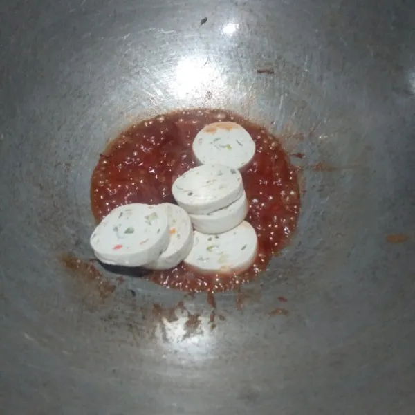 Setelah itu masukkan scallop, lalu aduk rata dan cicipi rasanya.