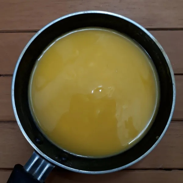 Butter margarin dilelehkan lalu dinginkan.