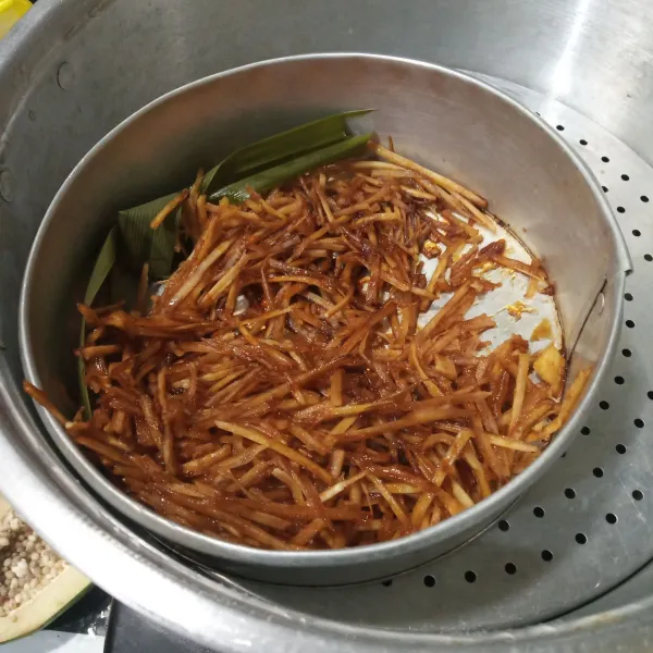 Kukus hingga matang.