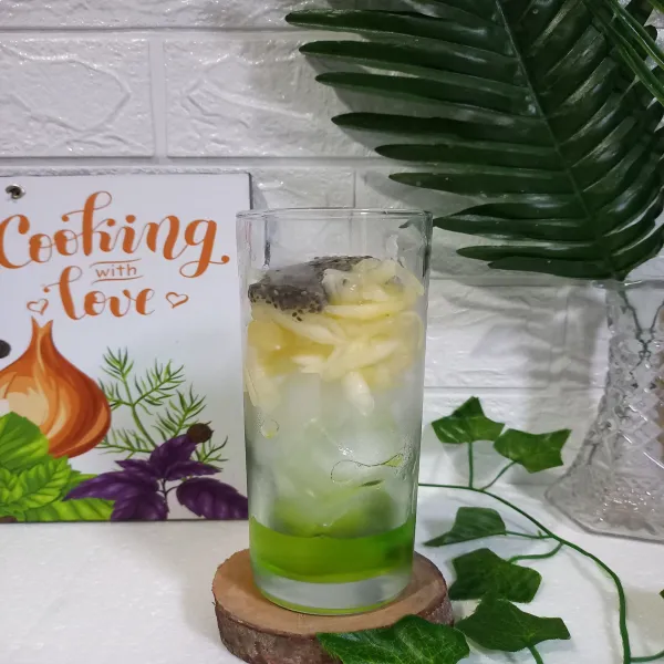 Tambahkan chia seed yang sudah diseduh.