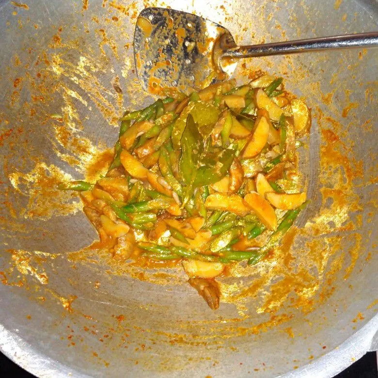 Step 5 Tumis Jengkol dan Kacang Panjang Pedas