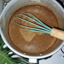 Campur semua bahan Panna Cotta, aduk rata. Masak dengan api sedang hingga mendidih.