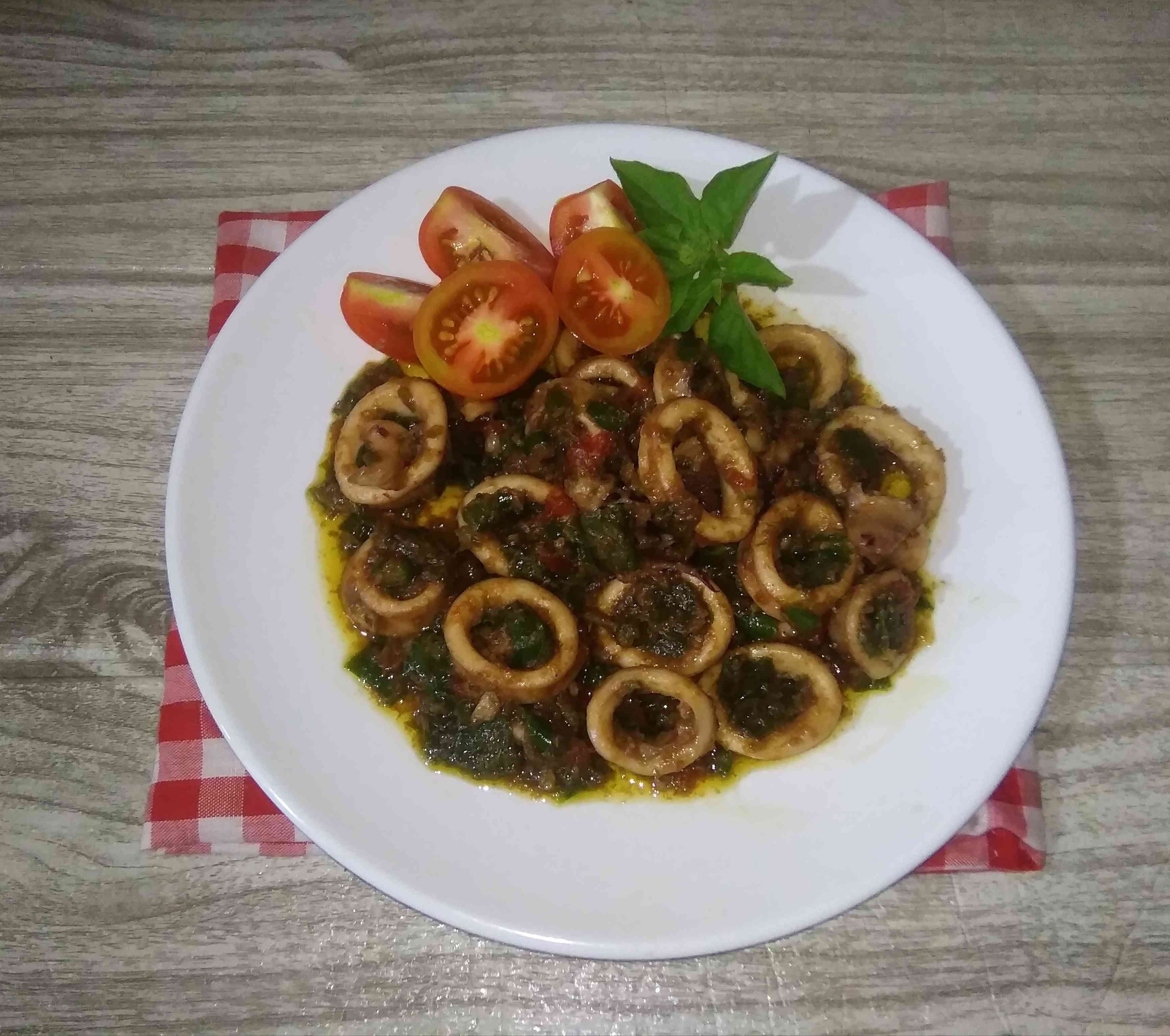 Cumi Cabe Ijo Masakan Aceh yang siap disajikan dalam piring