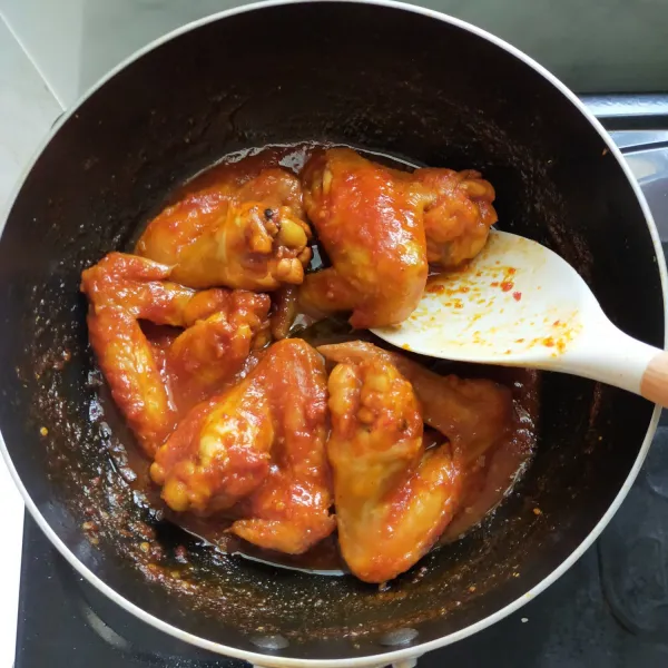 Setelah air agak menyusut kemudian matikan api.