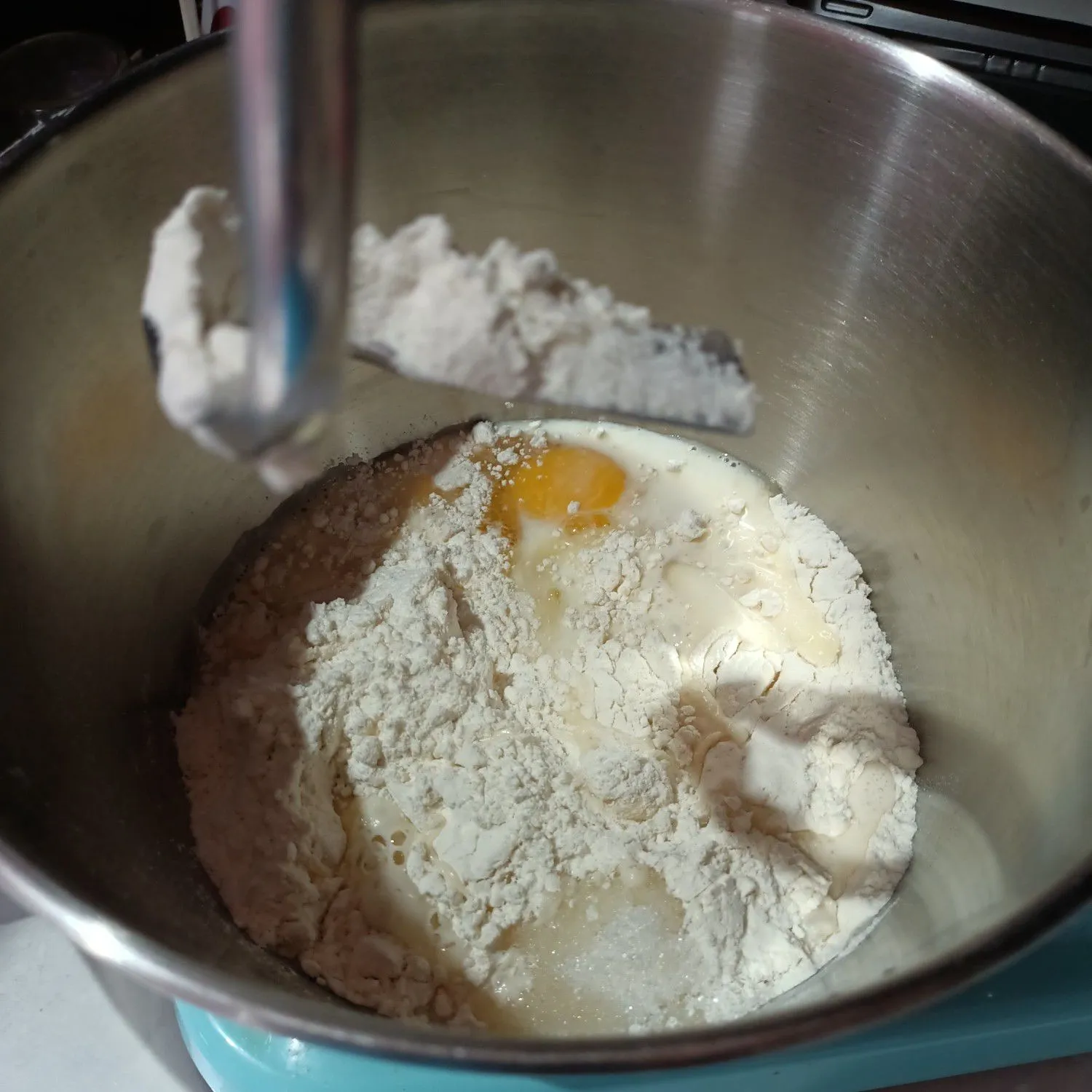Step 2 Wool Roll Bread isi Coklat