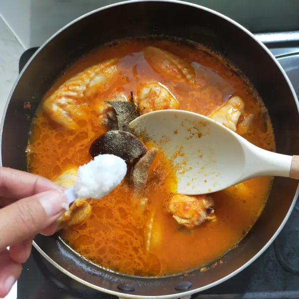 Bumbui dengan garam, kaldu bubuk, merica bubuk dan gula merah.