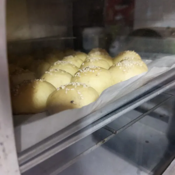 Panggang dalam oven yang sudah dipanaskan sebelumnya.