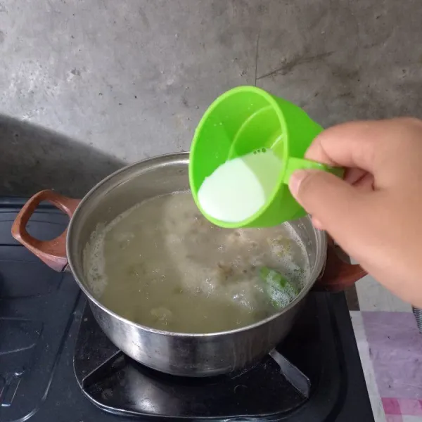 Masukkan larutan tepung maizena.