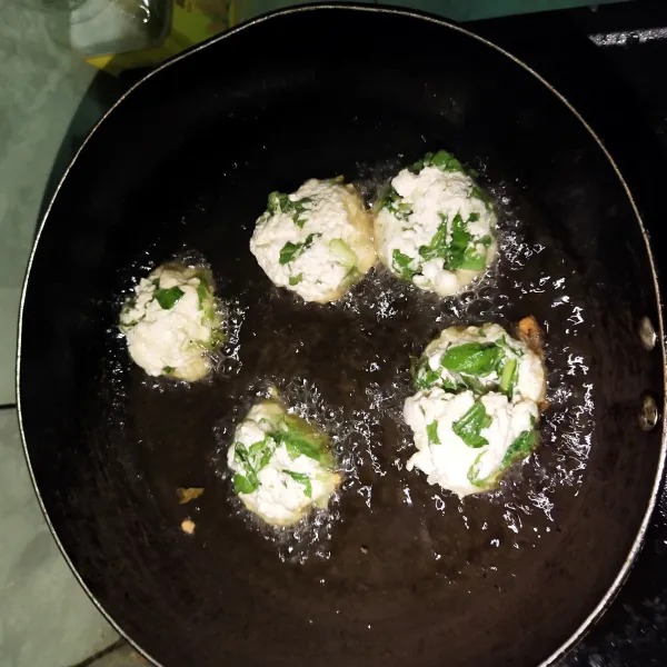 Kemudian goreng hingga matang dan siap disajikan.