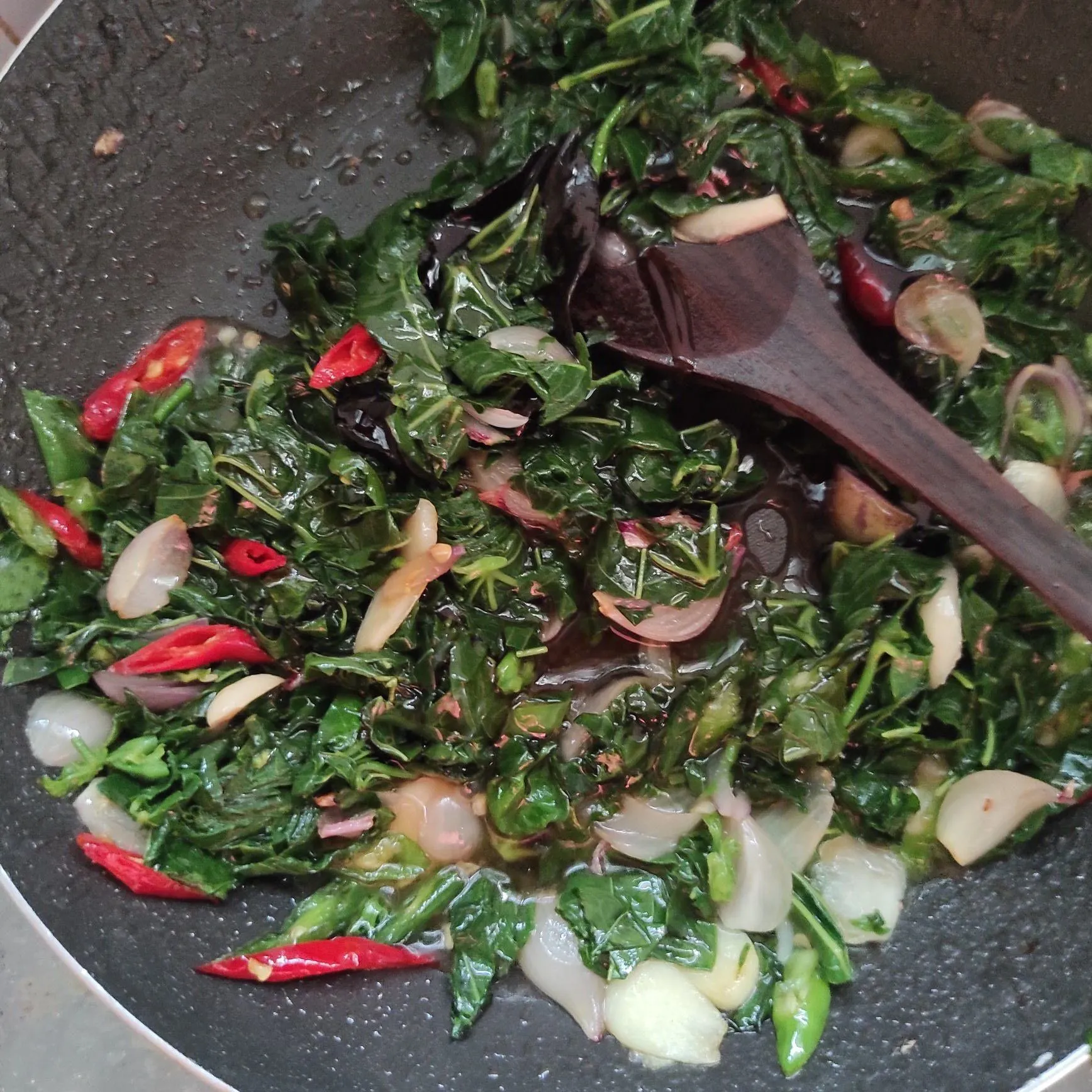 Step 5 Tumis Daun Singkong